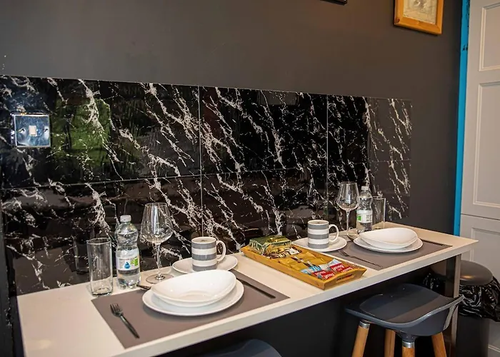 2br In Near Etihad Stadium With Parking *