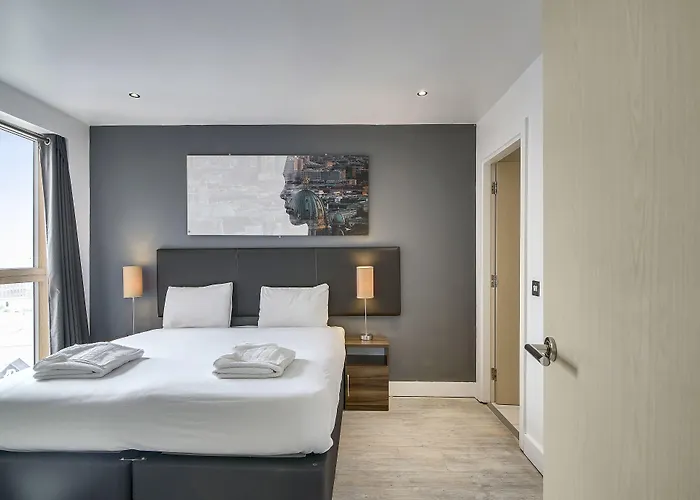 By Marriott Piccadilly ホテル 4*