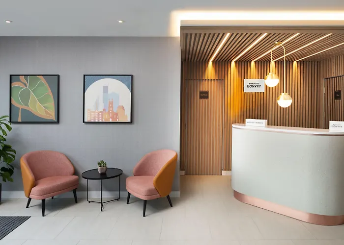 By Marriott Piccadilly ホテル