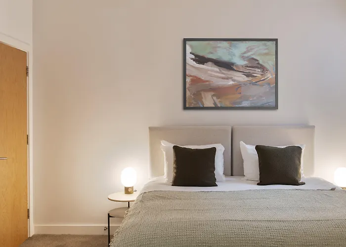 Cove Minshull Street 4*