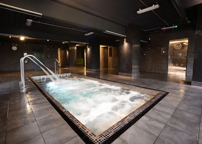 The Waterside And Leisure Club Szálloda 3*