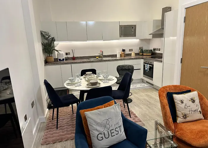 Mega7 Spacious 2bedroom Apartment, 2 Bathrooms, Balcony And Free Parking Villa