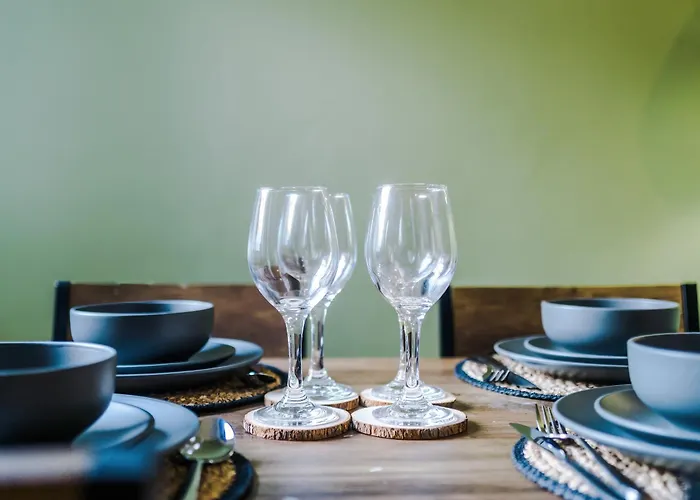 Dom wakacyjny Stylish 3 Bedroom - Free Parking, Smart Tv, Sleeps 8 Manchester