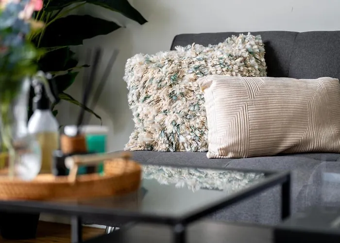 Apartmán Center 28 Day Perks From May, Family And Business Travel Hideaway,parking, Walking Distance To Amenities