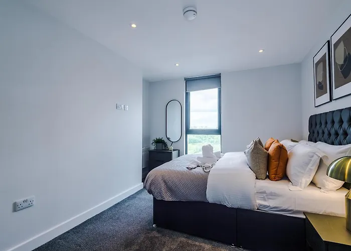 Modern 2br Parking Great Location & Amenities Manchester