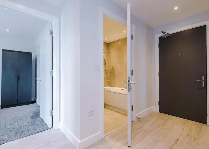 Modern 2br Parking Great Location & Amenities Apartament