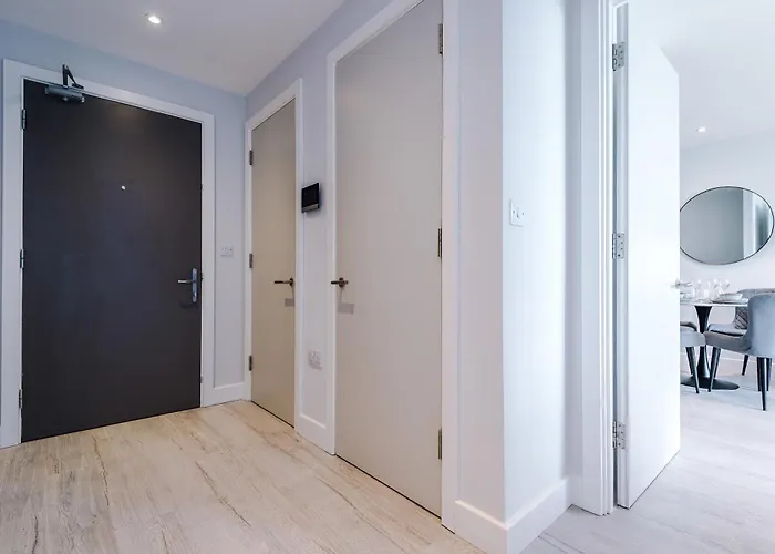 Modern 2br Parking Great Location & Amenities Manchester