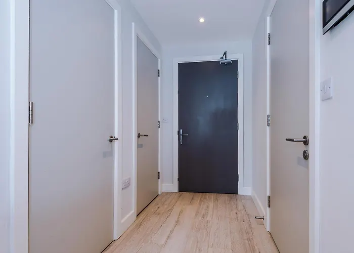 Stylish 1-bed Fast Wi-fi Easy Access To *