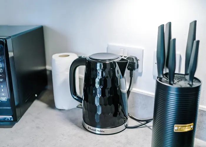 Modern 2br Parking Great Location & Amenities Apartament