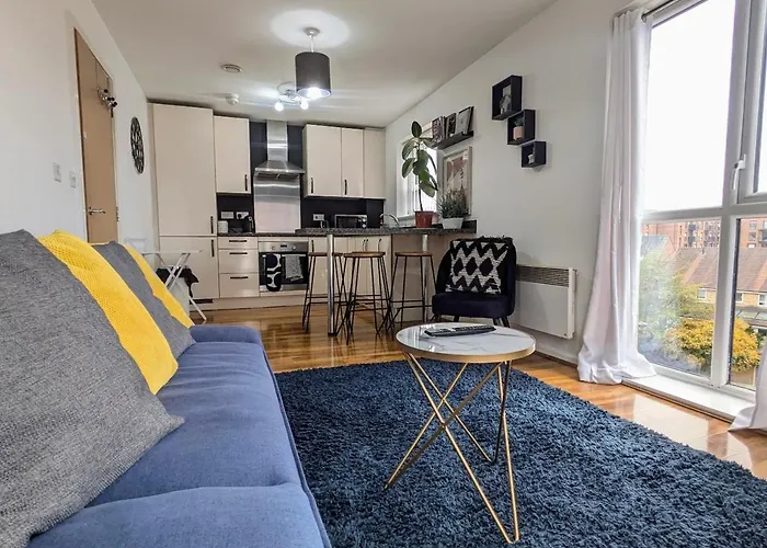 Lord Street With Free Parking & Wifi- Salford Uni, Victoria Station, Ao Arena *