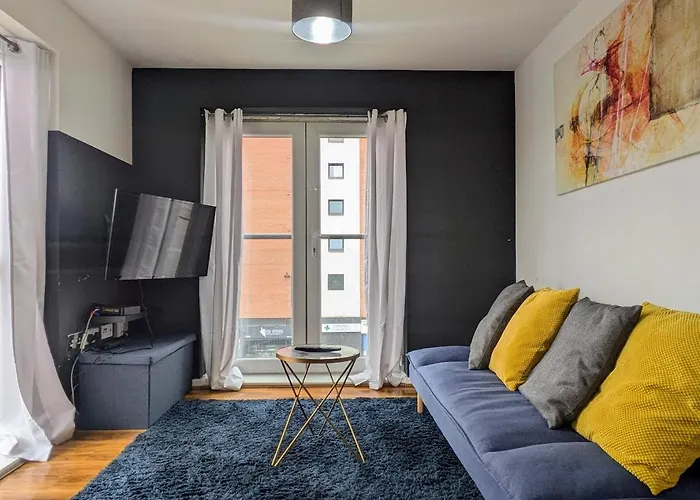 Lord Street With Free Parking & Wifi- Salford Uni, Victoria Station, Ao Arena Manchester