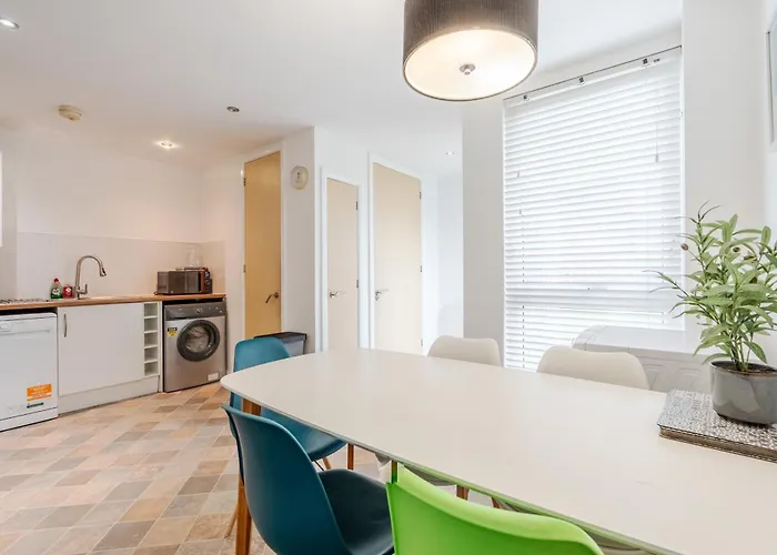 Haven - Coop Live - Etihad - Sleeps 9 - Free Parking