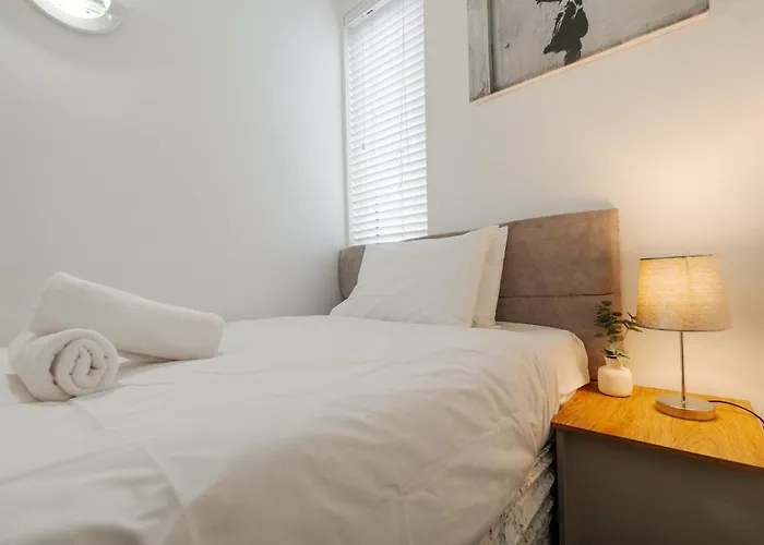 Haven - Coop Live - Etihad - Sleeps 9 - Free Parking *