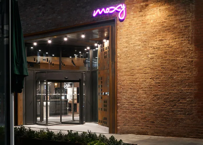 Moxy 3*