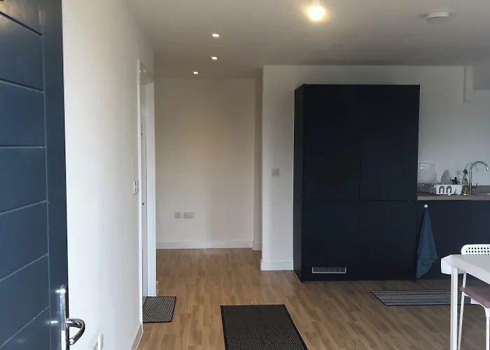 Modern House 招待所 *