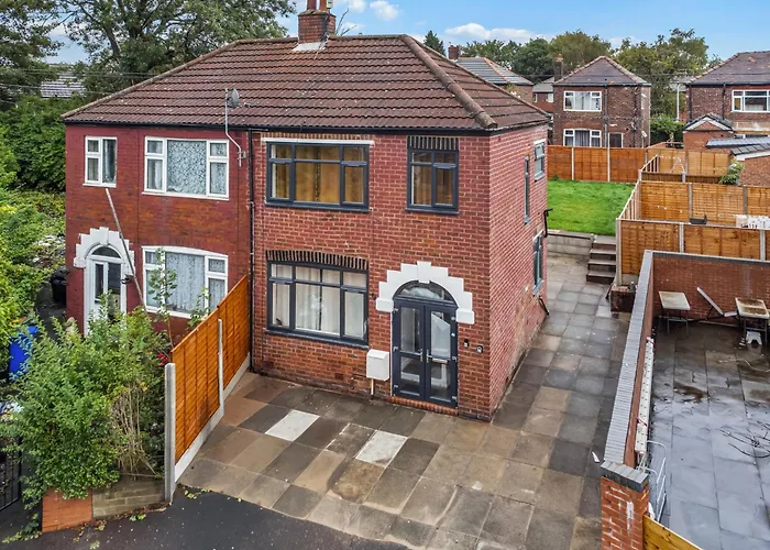 3 Bedroom House 4 Beds Free Parking 2sd