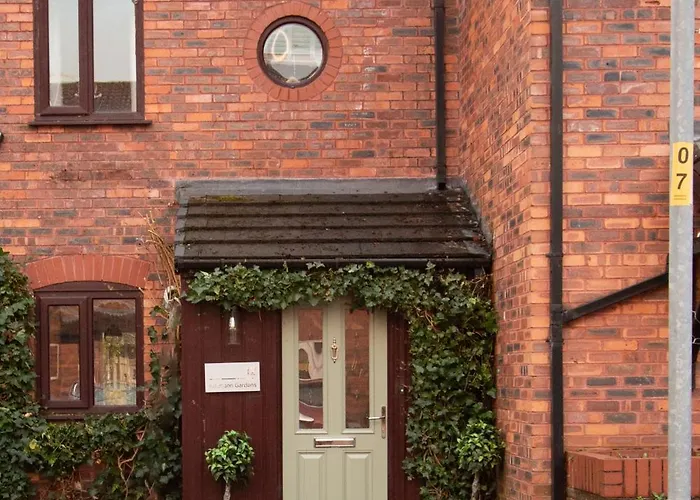 Semesterbostad Cosy 4br House, West Didsbury, Bars And Restaurants Close By, Free Parking, Sleeps 8 Manchester