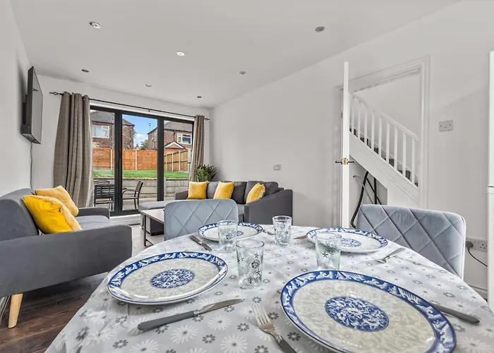 3 Bedroom House 4 Beds Free Parking 2sd 펜션