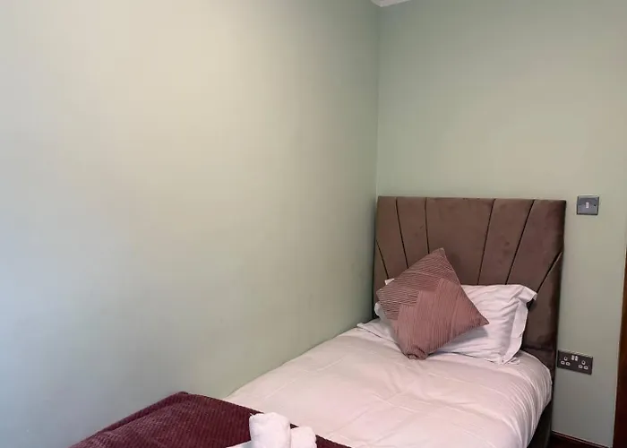 Σπίτι διακοπών Spacious 4br Near Old Trafford Sleeps 7!