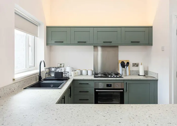 The Groves House- 4 En-suite Beds, Close To Hospital & Mcr Uni Holiday home Manchester