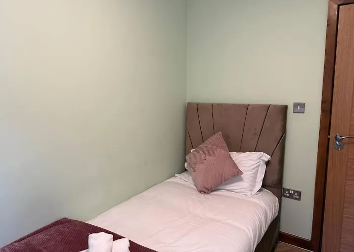 Spacious 4br Near Old Trafford Sleeps 7! Σπίτι διακοπών *