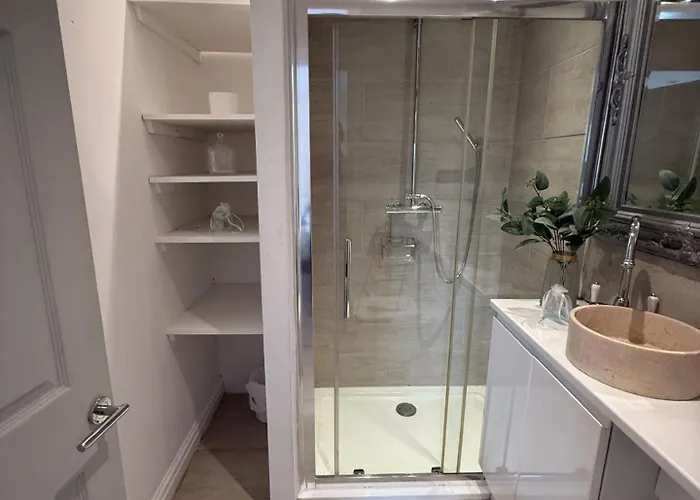 Semesterbostad Cosy 4br House, West Didsbury, Bars And Restaurants Close By, Free Parking, Sleeps 8 Manchester