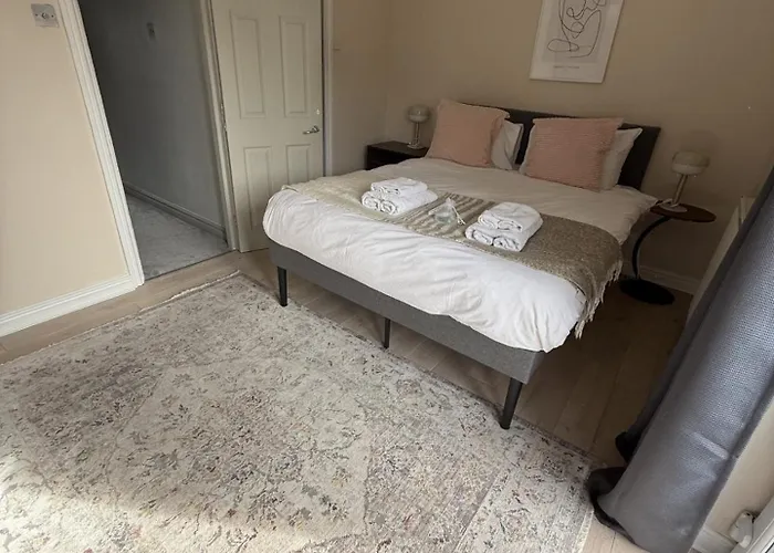 Cosy 4br House, West Didsbury, Bars And Restaurants Close By, Free Parking, Sleeps 8 Semesterbostad Manchester