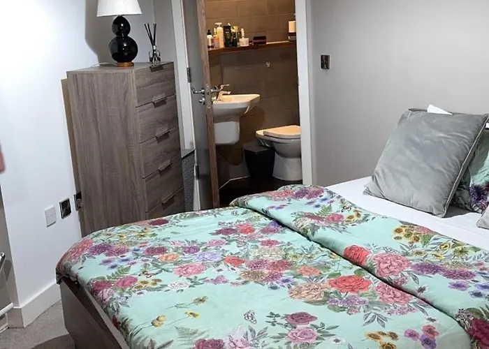 Cozy 2- Bed In The Centre Daire