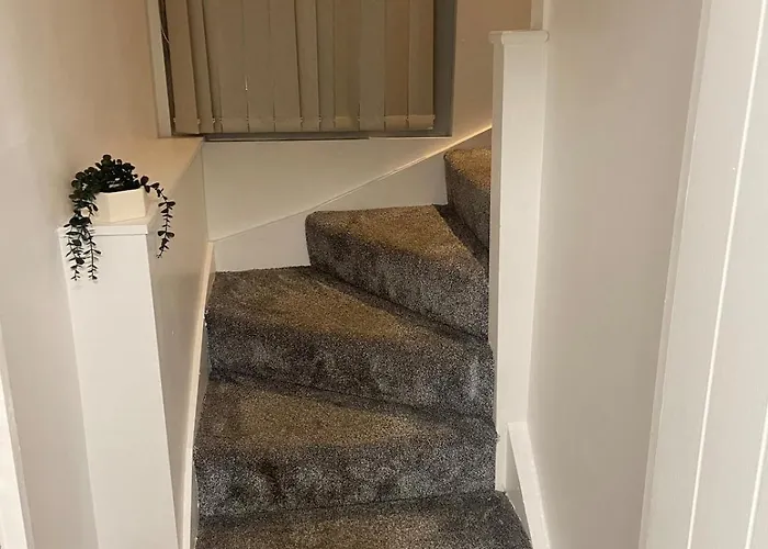 2 Bedrooms Next To Arndale Shopping