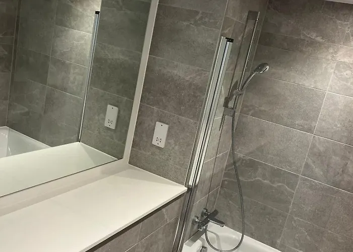 Joyful Group - Stylish 2 Bedroom Duplex With Sofa Bed In Salford M5 * 맨체스터