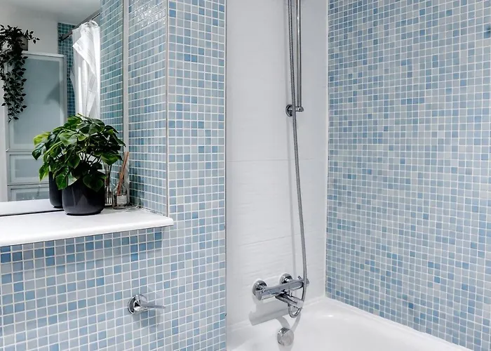 Bright 2-bedroom With Scenic Balcony Views Daire