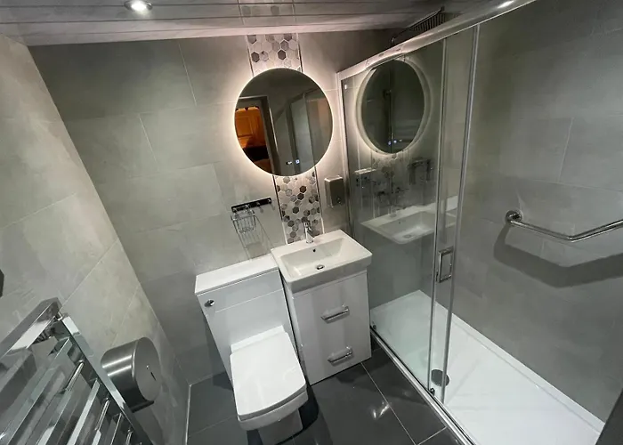 בית הארחה Hendham House - Near Etihad Stadium, Coop Live Arena, Ao Arena, Piccadilly Train Station & Centre