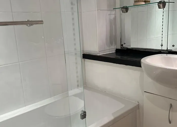 Premium 2br In Centre - Prime Location