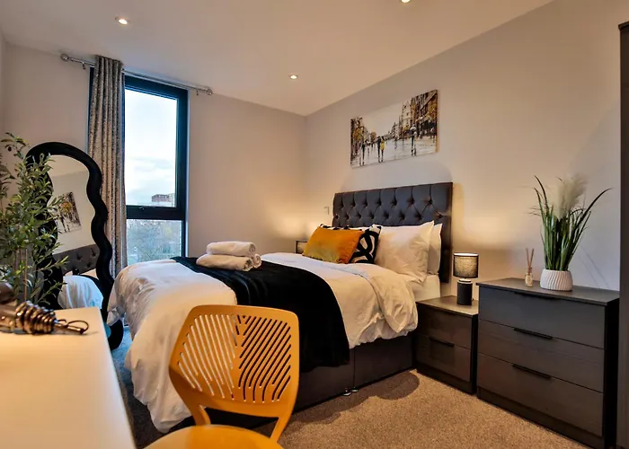 Modern 2 Bed, 2 Bath With Ensuite By Avalora Short Lets & Serviced Salford, Near Tram Manchester, Train Station, Parking 아파트 *