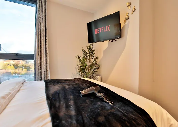 Modern 2 Bed, 2 Bath With Ensuite By Avalora Short Lets & Serviced Salford, Near Tram Manchester, Train Station, Parking * 맨체스터