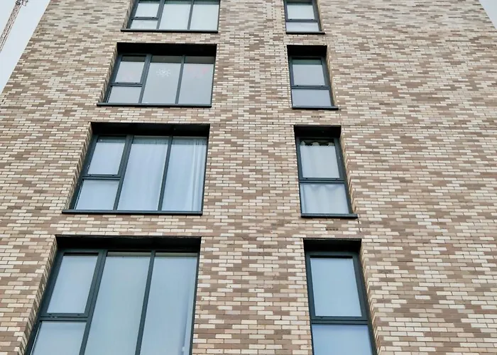 Modern 2 Bed, 2 Bath With Ensuite By Avalora Short Lets & Serviced Salford, Near Tram Manchester, Train Station, Parking 아파트 맨체스터