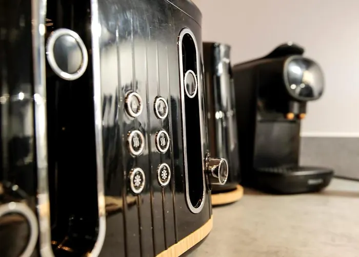 Modern 2 Bed, 2 Bath With Ensuite By Avalora Short Lets & Serviced Salford, Near Tram Manchester, Train Station, Parking 맨체스터