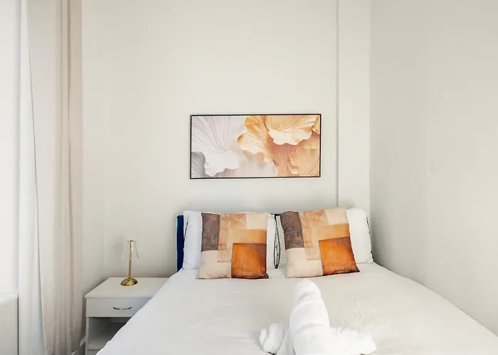 2 Bedroom House With Free Parking * מנצ'סטר