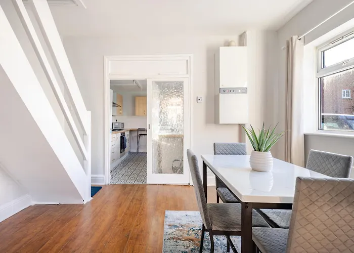 בית נופש 2 Bedroom House With Free Parking מנצ'סטר