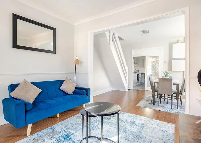 2 Bedroom House With Free Parking מנצ'סטר