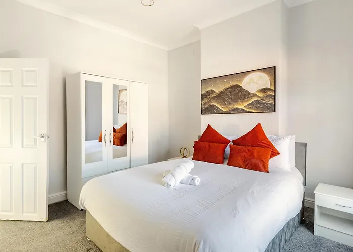 2 Bedroom House With Free Parking * מנצ'סטר