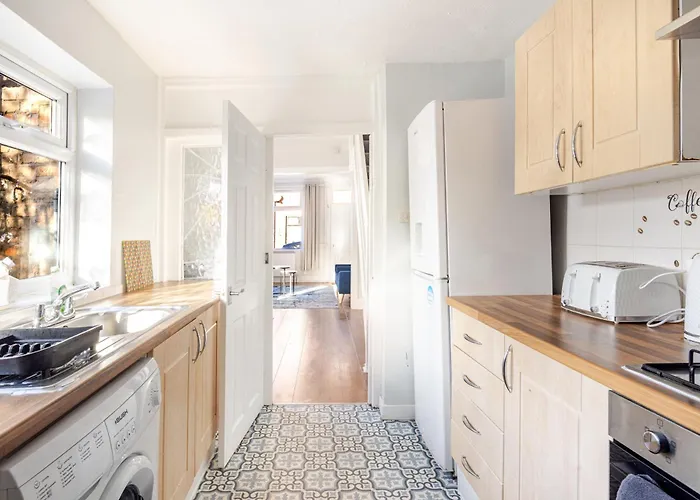 2 Bedroom House With Free Parking * מנצ'סטר