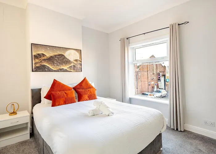 2 Bedroom House With Free Parking מנצ'סטר