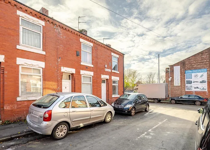 בית נופש 2 Bedroom House With Free Parking *