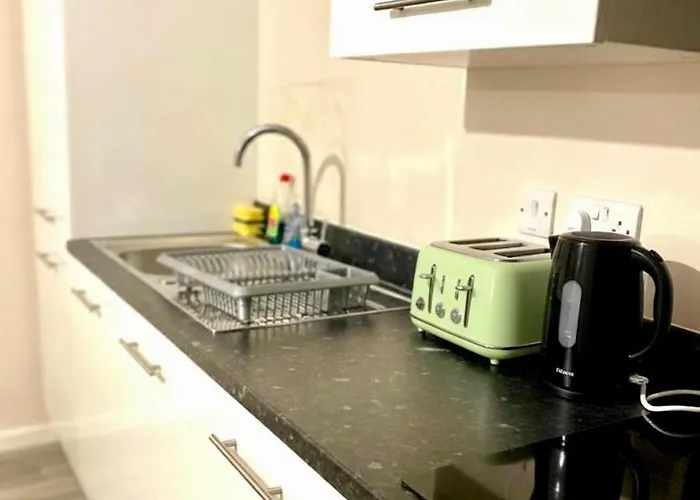 Appartement Cozy Two Bed With Juliet Balcony And Free Secure Parking