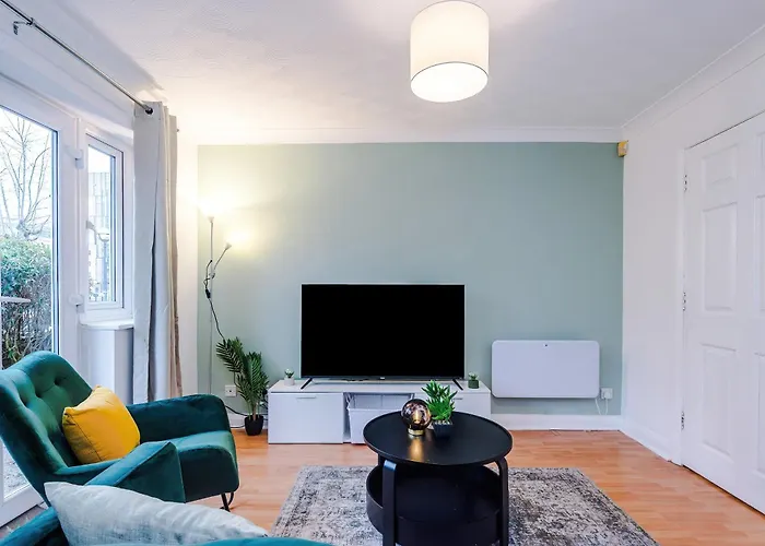 Comfy 1br In Salford, Kitchen, Wifi And Parking Apartament *