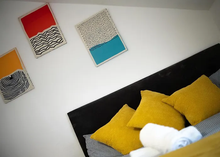 Modern 3-bedroom Near Centre *