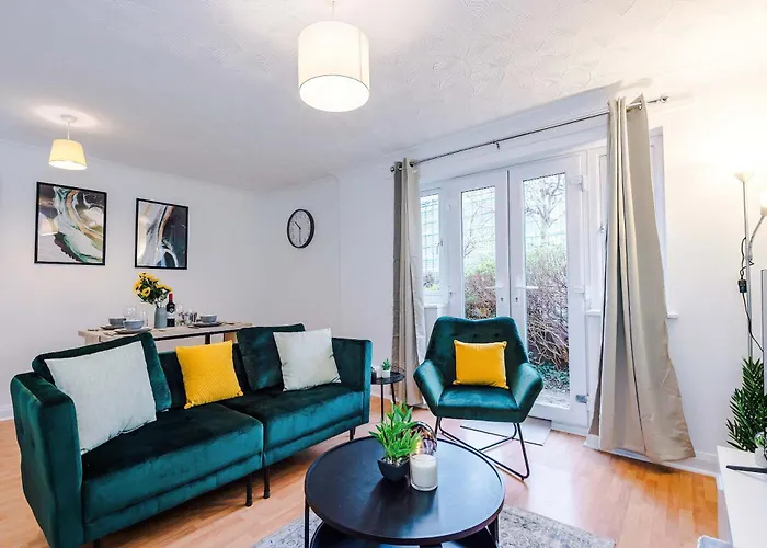 Comfy 1br In Salford, Kitchen, Wifi And Parking *