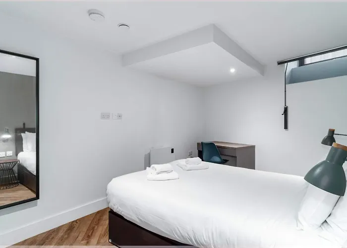 Modern 3bed Flat In W Security *