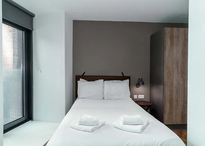 Modern 3bed Flat In W Security 맨체스터